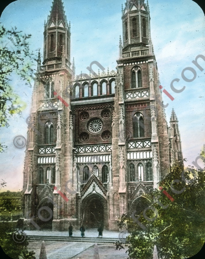 Westfassade der Kathedrale vom Heiligen Herzen; West-facade of the Sacred Heart Cathedral (simon-173a-069.jpg)